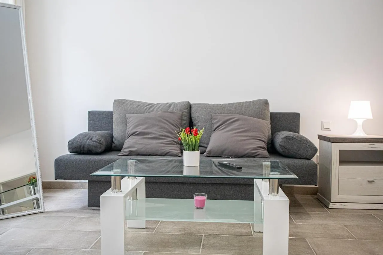Appartement Homelike 2Br Apt Near U1 Reumannplatz - 9 Min To Center Wenen