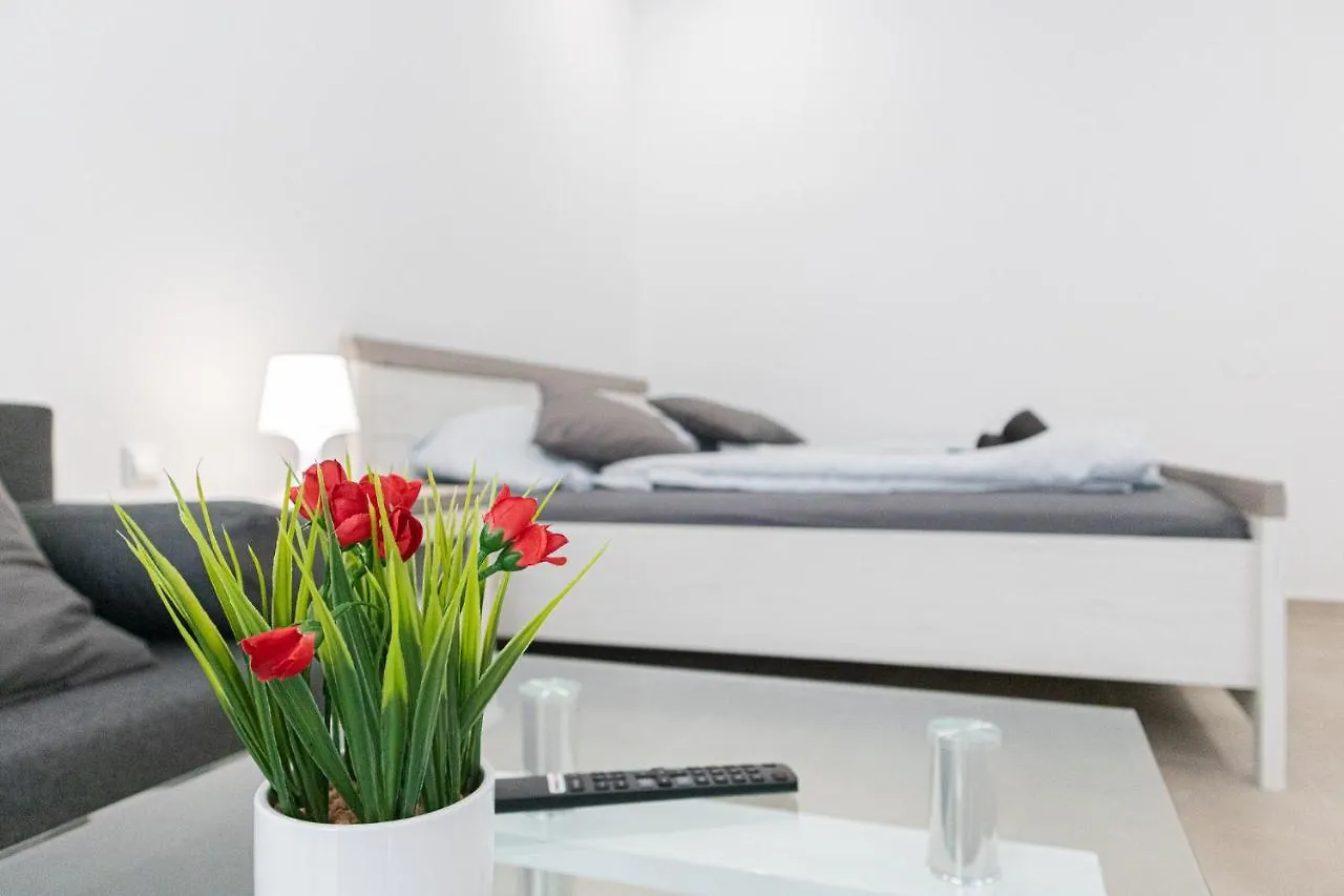 Homelike 2Br Apt Near U1 Reumannplatz - 9 Min To Center Wenen Appartement
