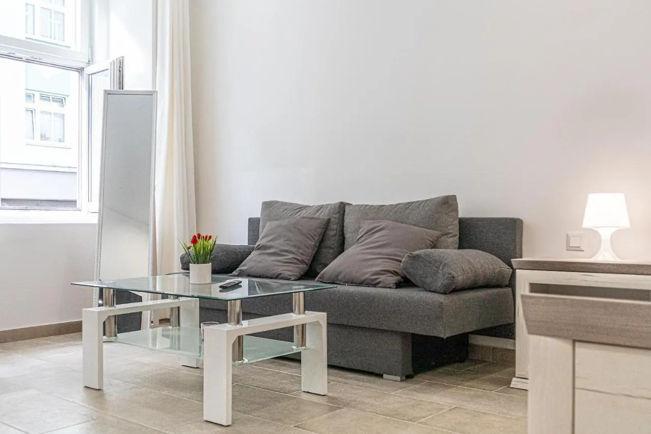 Homelike 2Br Apt Near U1 Reumannplatz - 9 Min To Center Wenen Appartement